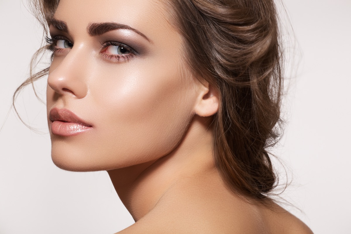 Trucco per una serata elegante: come realizzare un make-up perfetto