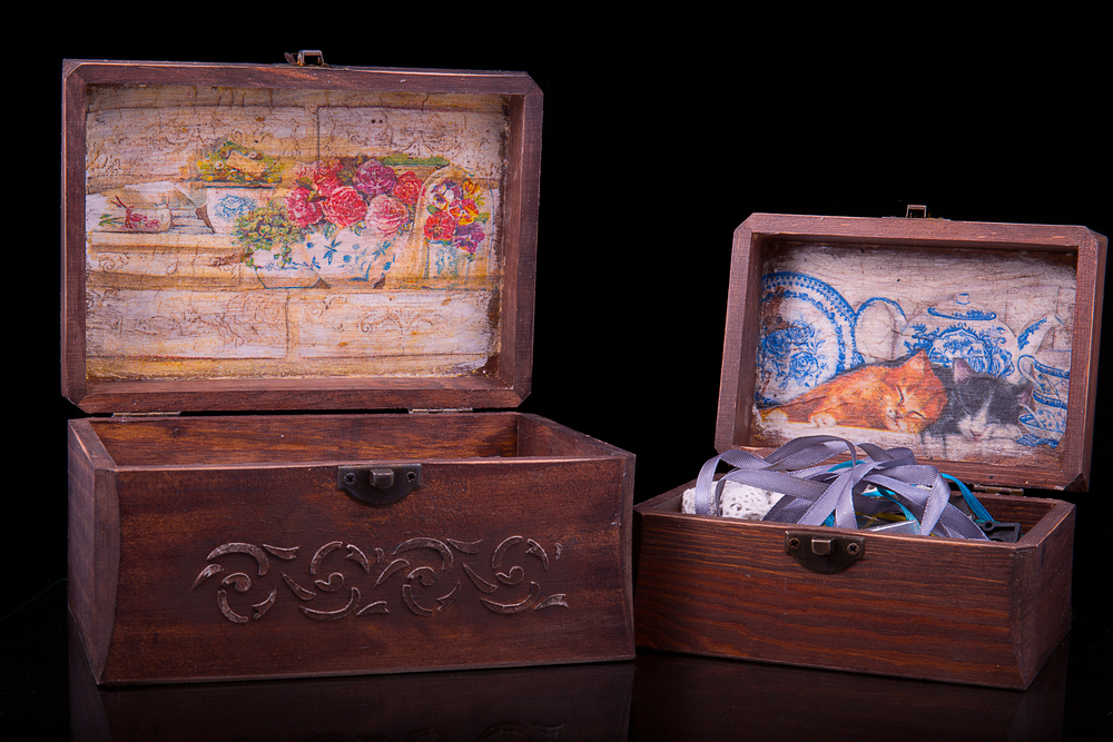 Decorare una cassapanca con il decoupage, la tecnica e le idee per renderla particolare