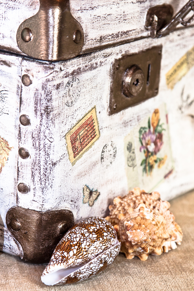 decorare-vecchia-valigia-decoupage_5.jpg