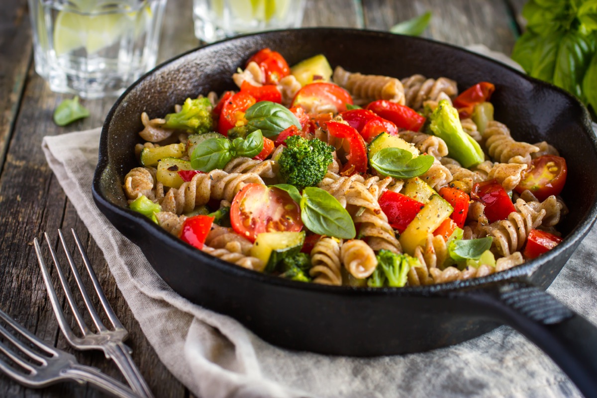 Come saltare la pasta in padella per un primo ricco di sapore