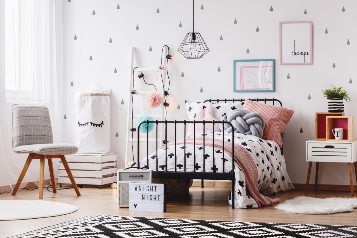 Come arredare la camera da letto di una ragazza in modo trendy e funzionale