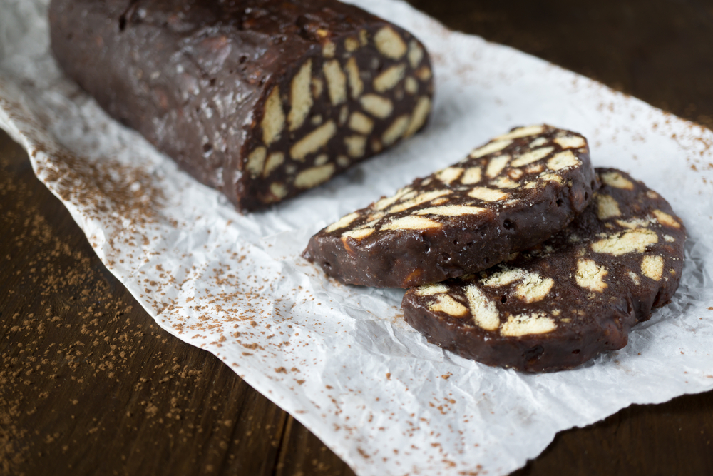 Salame al cioccolato senza cottura, la ricetta estiva