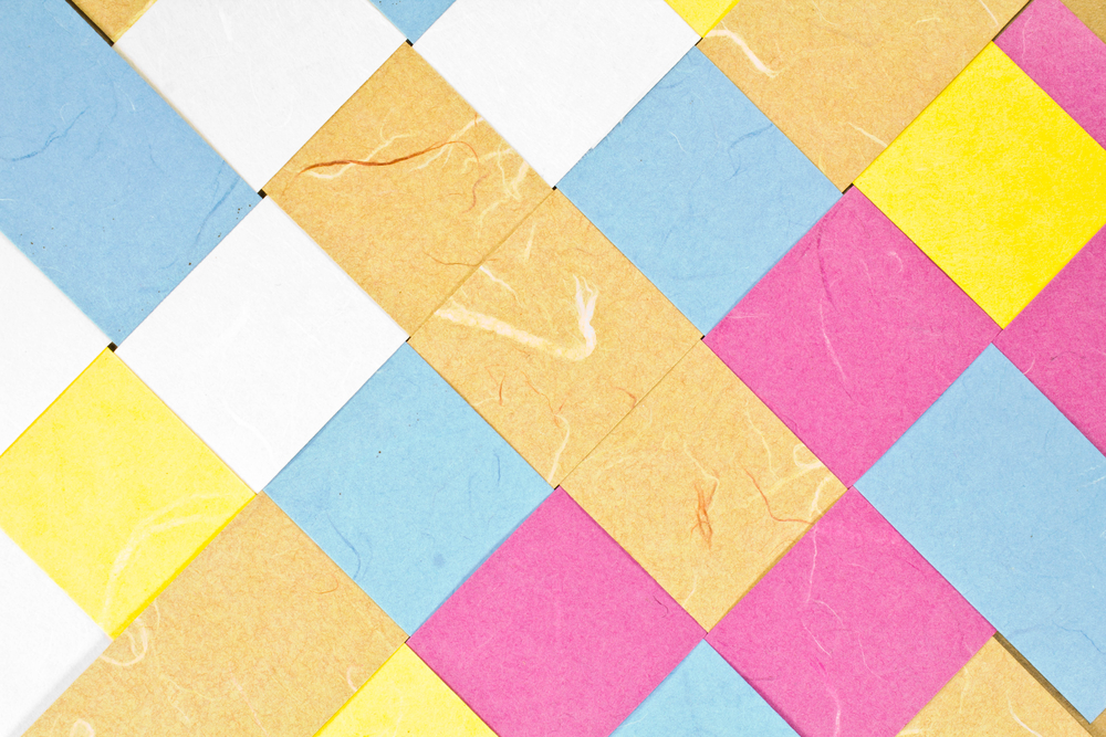 Tecniche di intreccio con la carta: lavoretti di tessitura per bambini