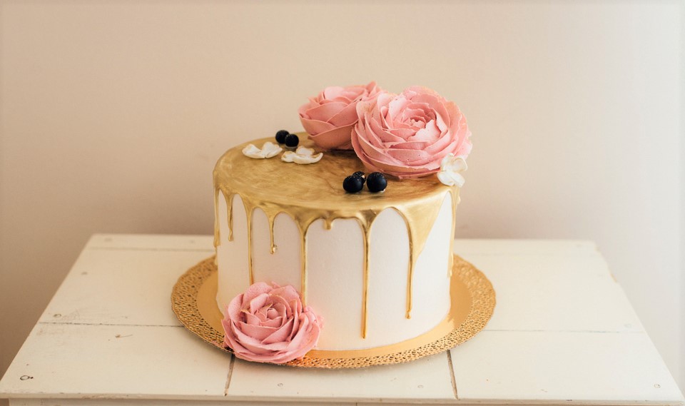 Drip cake, come fare la copertura e 7 idee per le decorazioni