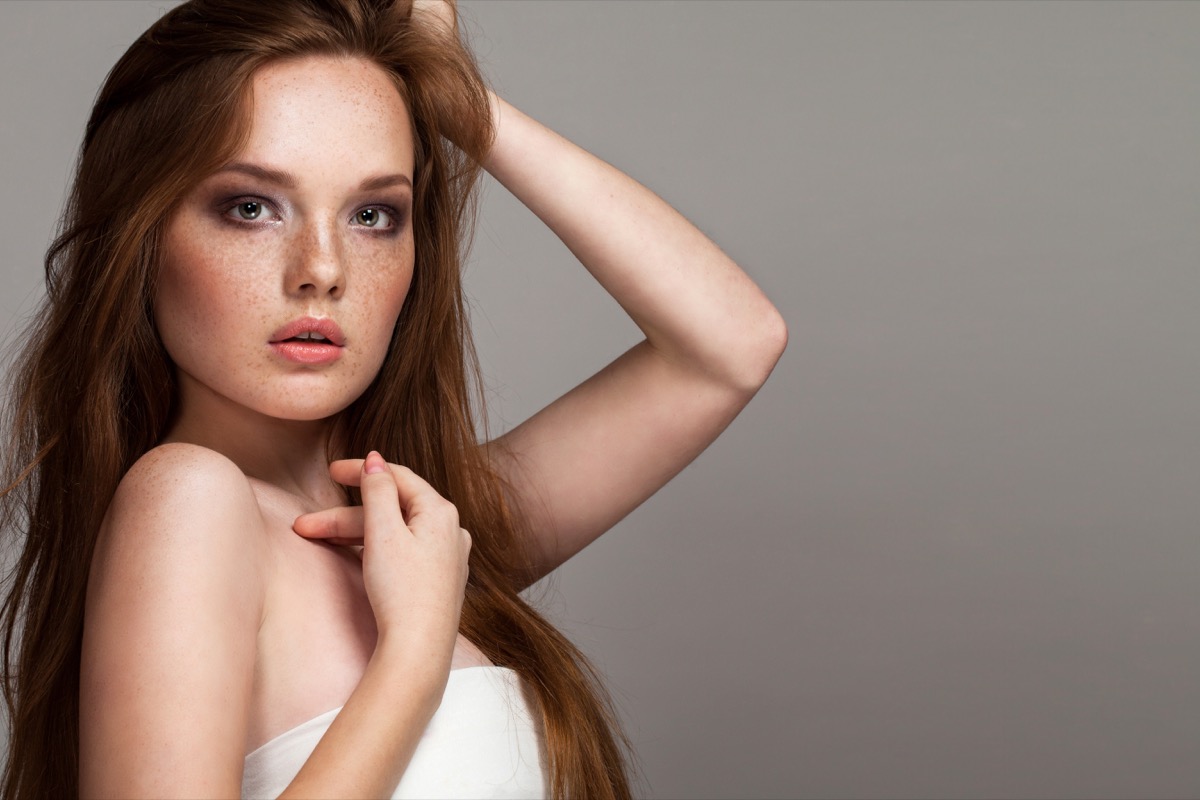 Trucco per chi ha le lentiggini: il make-up per valorizzare il viso