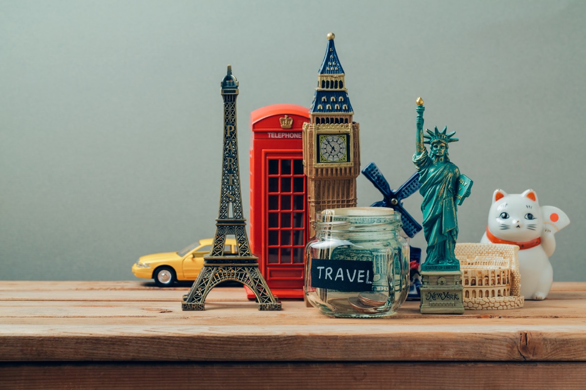 Viaggi low cost ad agosto: come organizzare una vacanza con pochi soldi