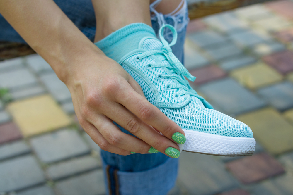 Come togliere le macchie dalle scarpe di ginnastica in modo veloce