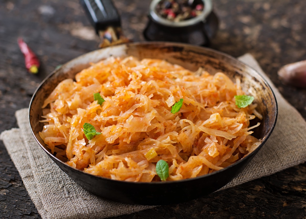 La ricetta del cavolo cappuccio stufato con aceto per contorni ottimi