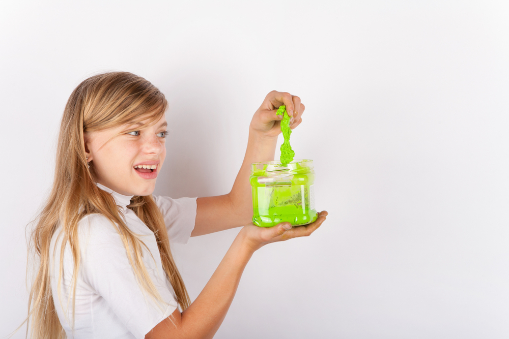 Come fare lo slime fosforescente, la versione shocking della pasta
