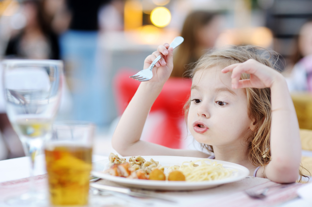 Bambini al ristorante, come e cosa ordinare per loro?