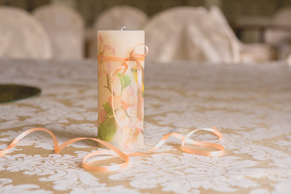 Decorare le candele con il decoupage: la tecnica e 7 spunti artistici