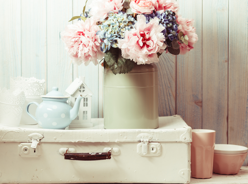 Riciclo barattoli di latta: come decorarli in stile shabby chic