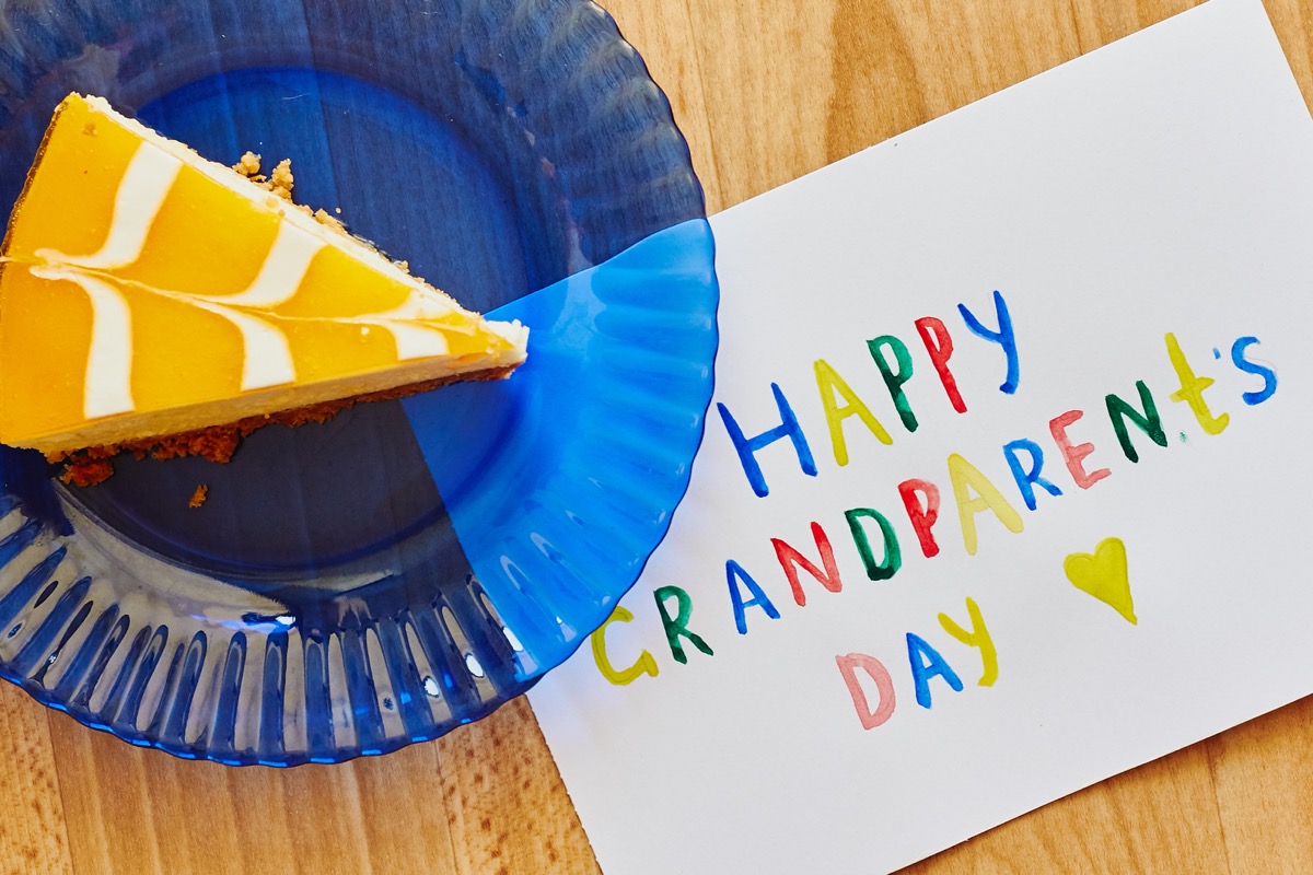 Festa dei nonni: le frasi d'auguri da scrivere famose e simpatiche