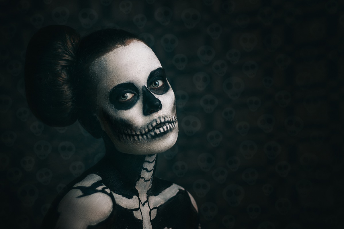 Trucco di Halloween da scheletro col video tutorial per farlo perfetto