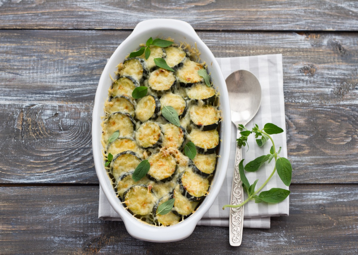 Come cucinare le zucchine al forno: i consigli per esaltare il sapore