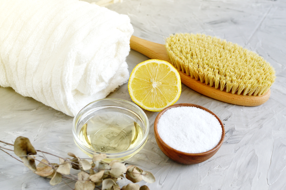 Scrub gambe fai da te al sale, la ricetta semplice e veloce