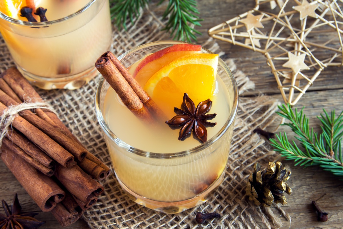 Punch al rum e arancia: la ricetta di questo drink caldo