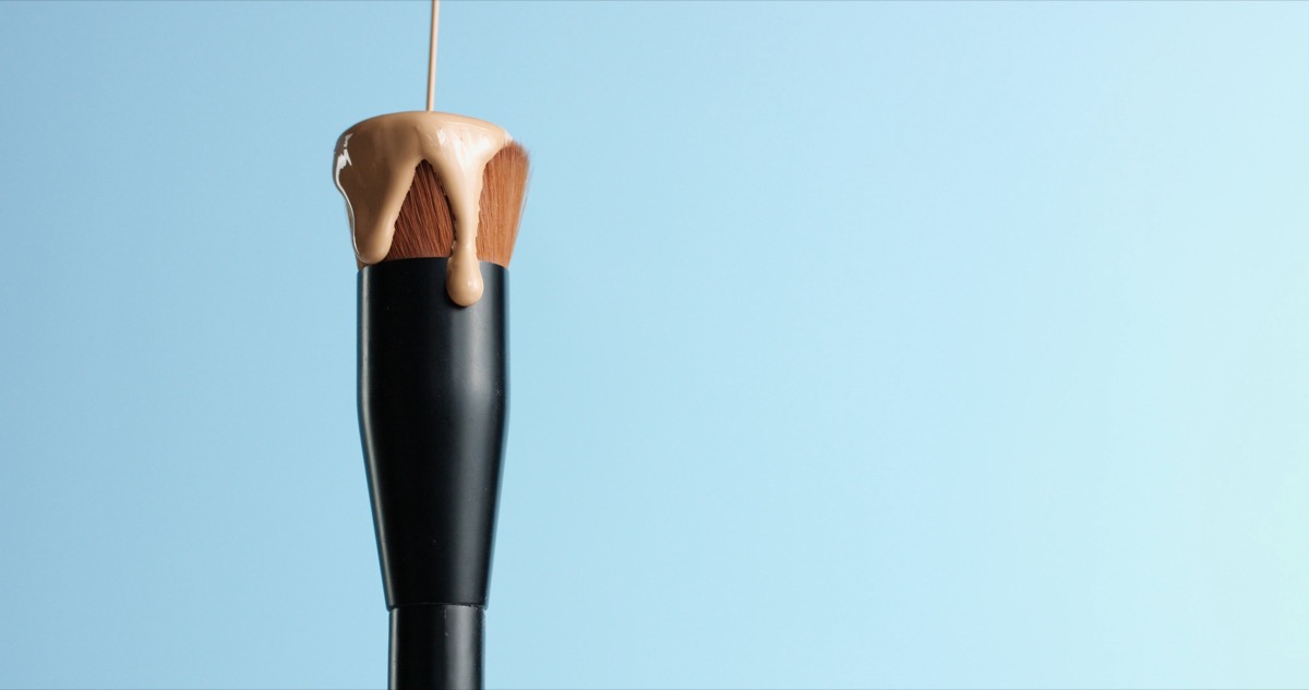 Come usare il pennello per fondotinta per un trucco viso perfetto