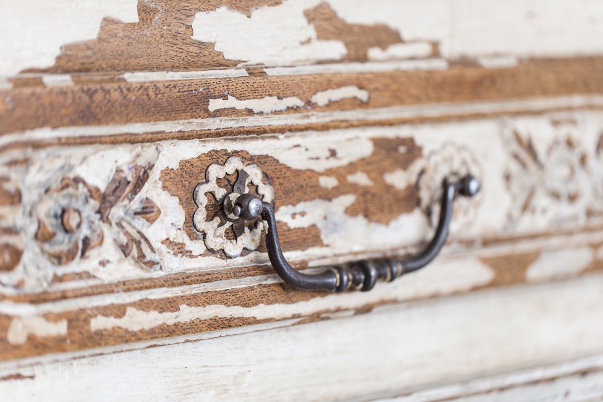 Come invecchiare il legno per un effetto shabby chic originale