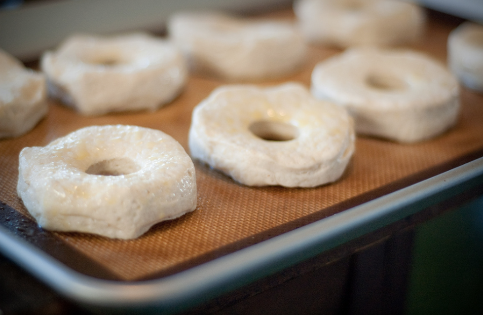 Ciambelline al vino rosso, la ricetta facile