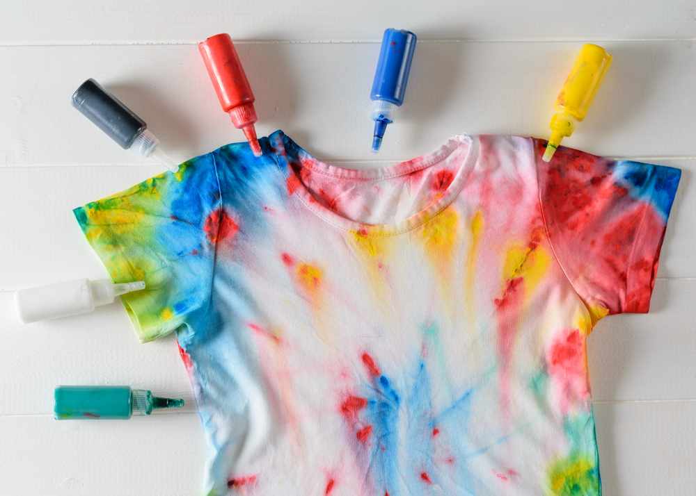 Come rinnovare e salvare una t-shirt rovinata in modo creativo