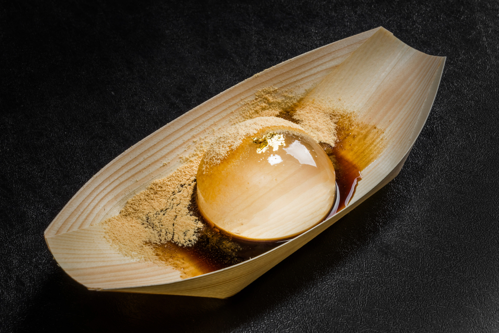 Raindrop cake: ricetta e varianti del dolce che sembra una goccia d'acqua