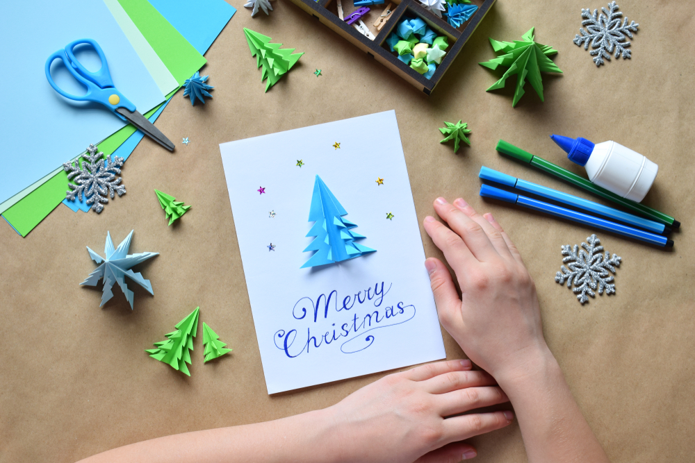 Biglietti di Natale fai da te: idee creative per accompagnare pacchi e auguri