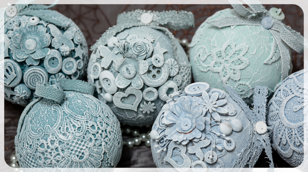 Decorare le palline di polistirolo con il decoupage: 5 idee con materiali diversi