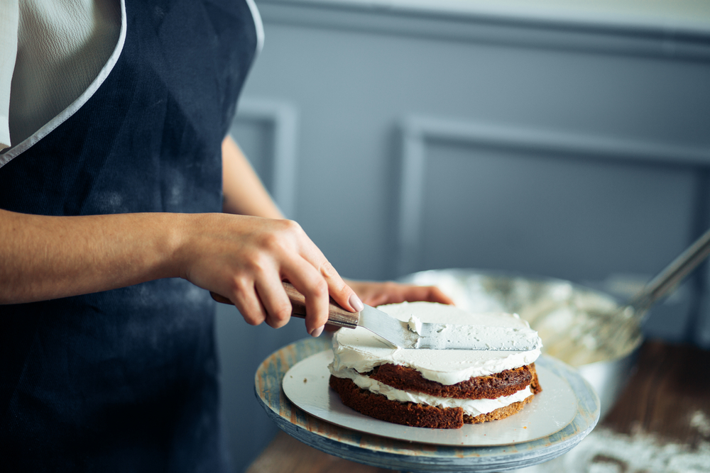 Gravity cake: come si fa la torta con le decorazioni sospese