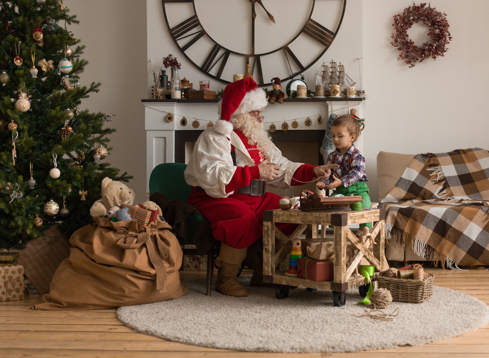 Casa di Babbo Natale fai da te, come farla con materiali di recupero