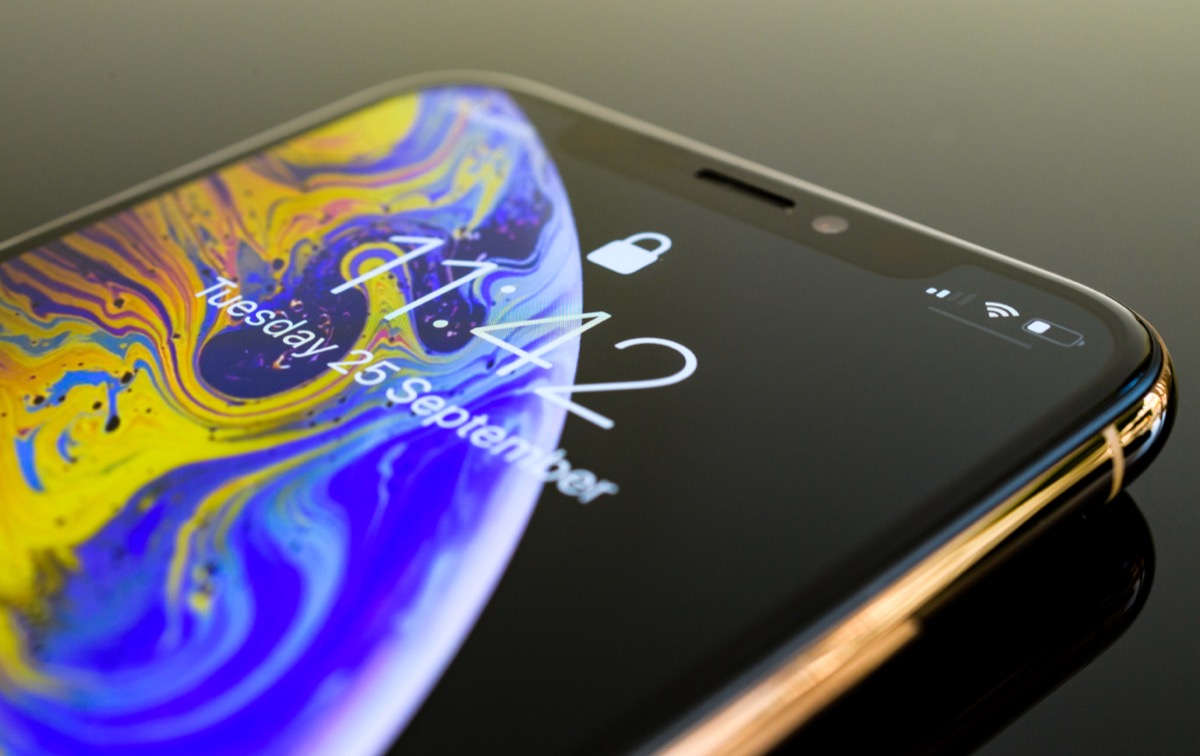 Come si spegne l'iPhone XS con tasti e gesture per non sbagliare