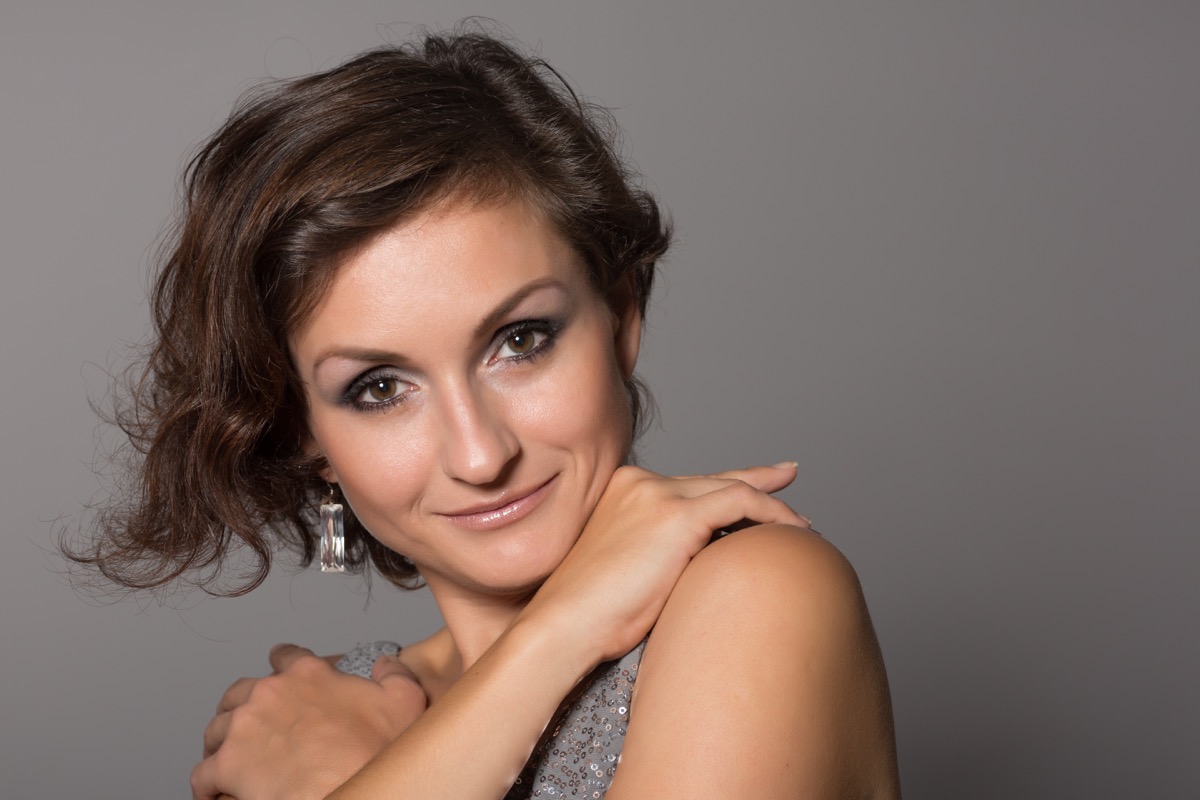 Acconciature per la mamma della sposa: come mettere in piega i capelli corti o lunghi