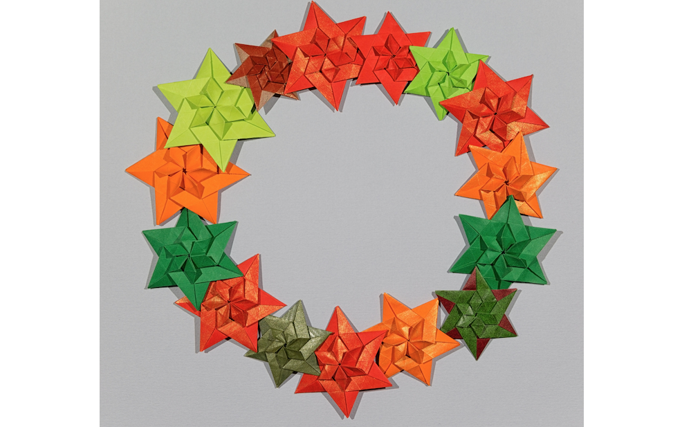 Ghirlanda natalizia origami per decorare casa