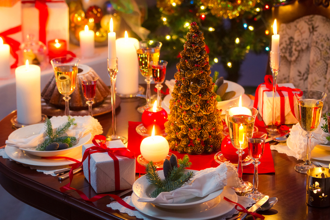 Addobbi sulla tavola di natale