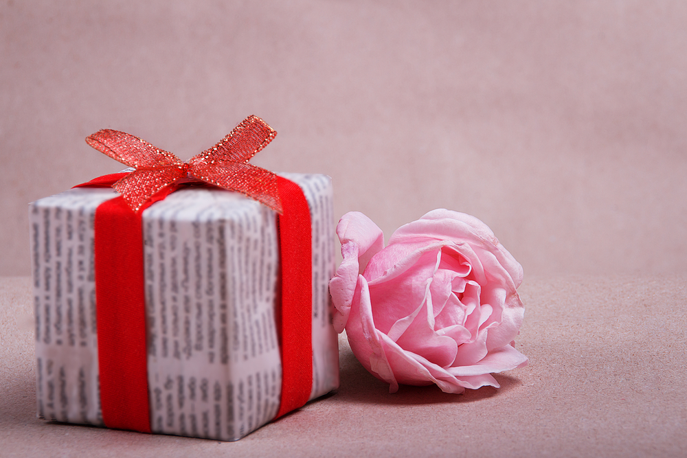 Pacchi regalo originali con materiale di riciclo