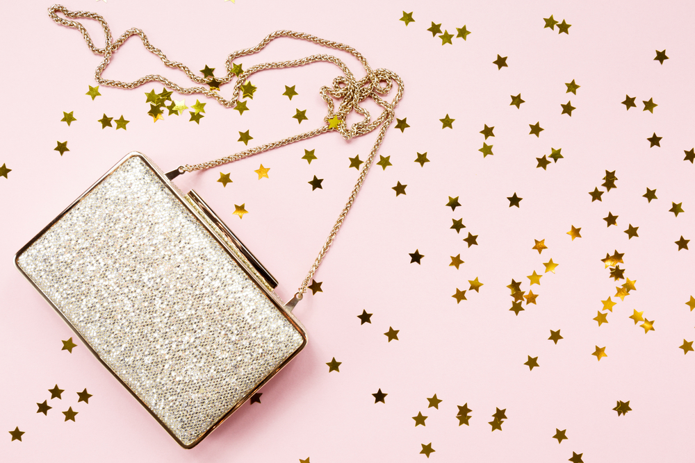 Pochette fai da te per Capodanno: 5 idee per rendere elegante un modello semplice