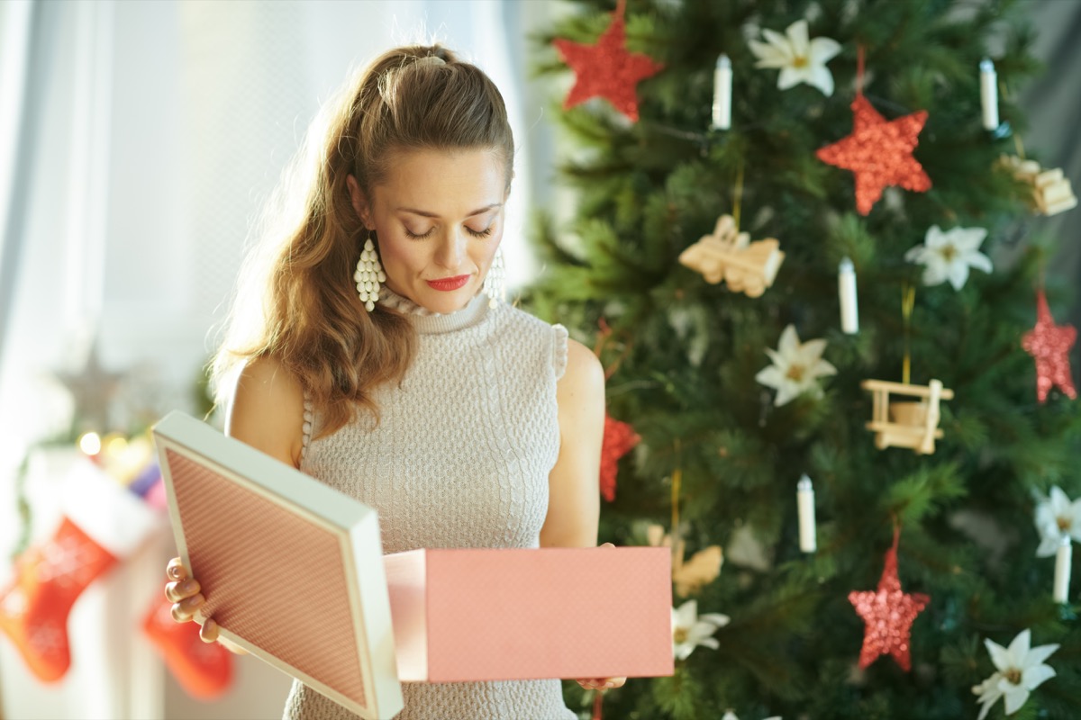 Regali di Natale non graditi: come liberarsene senza far restare male il mittente