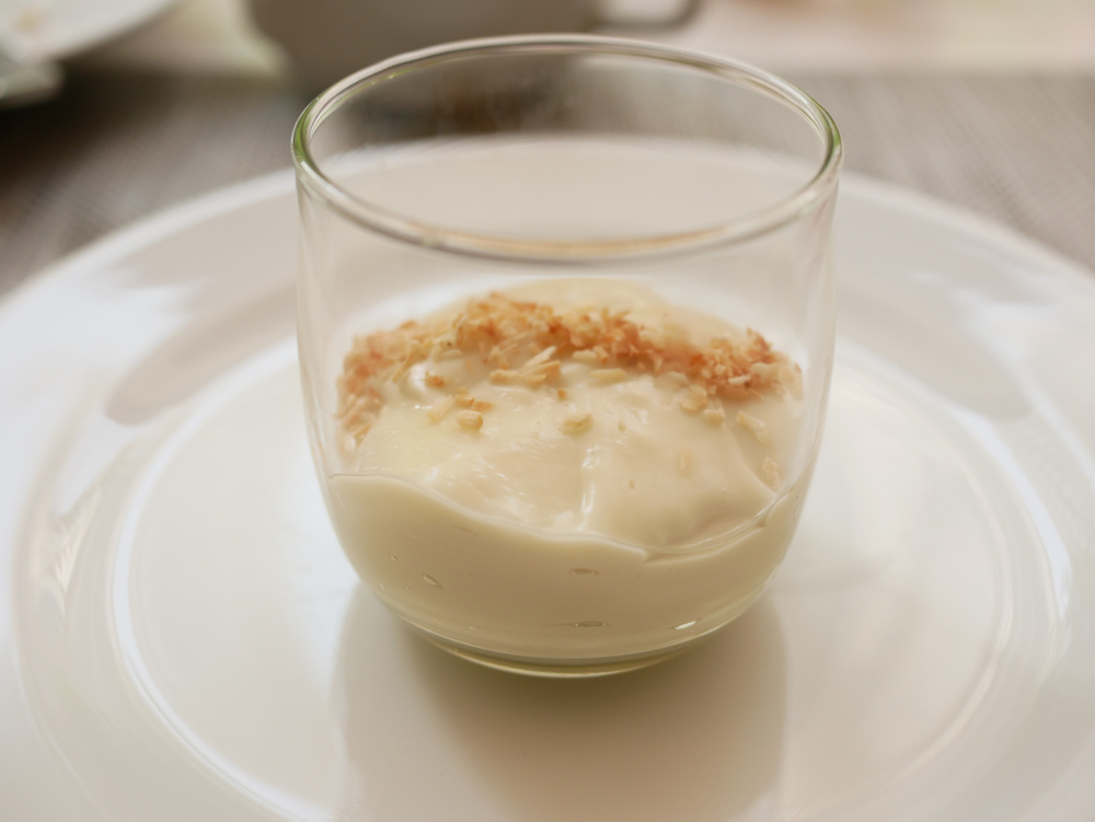 Panna cotta con mandorle e liquore fatta in casa