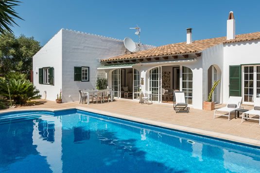 Casa-Bonita-Menorca-villa-con-piscina-1_0.jpg