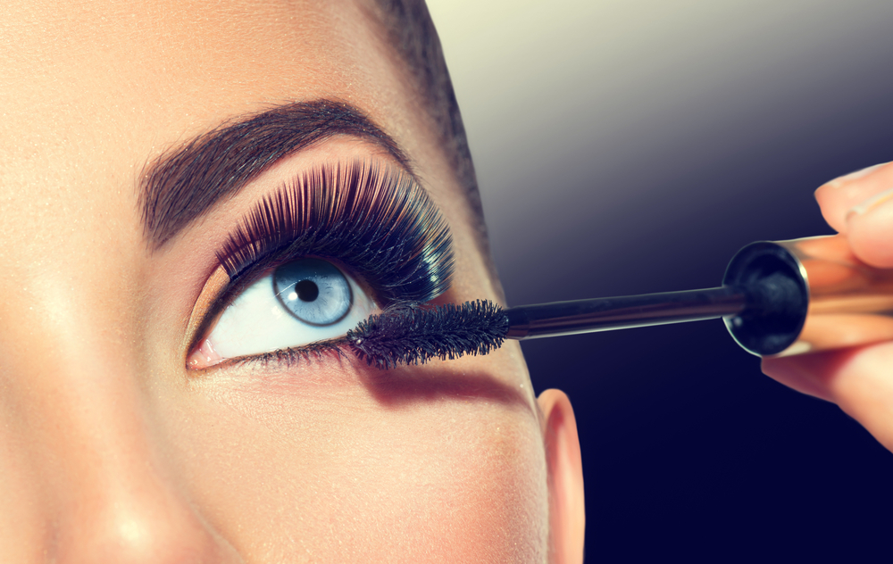 Mascara, come eliminare le sbavature senza rovinare il trucco