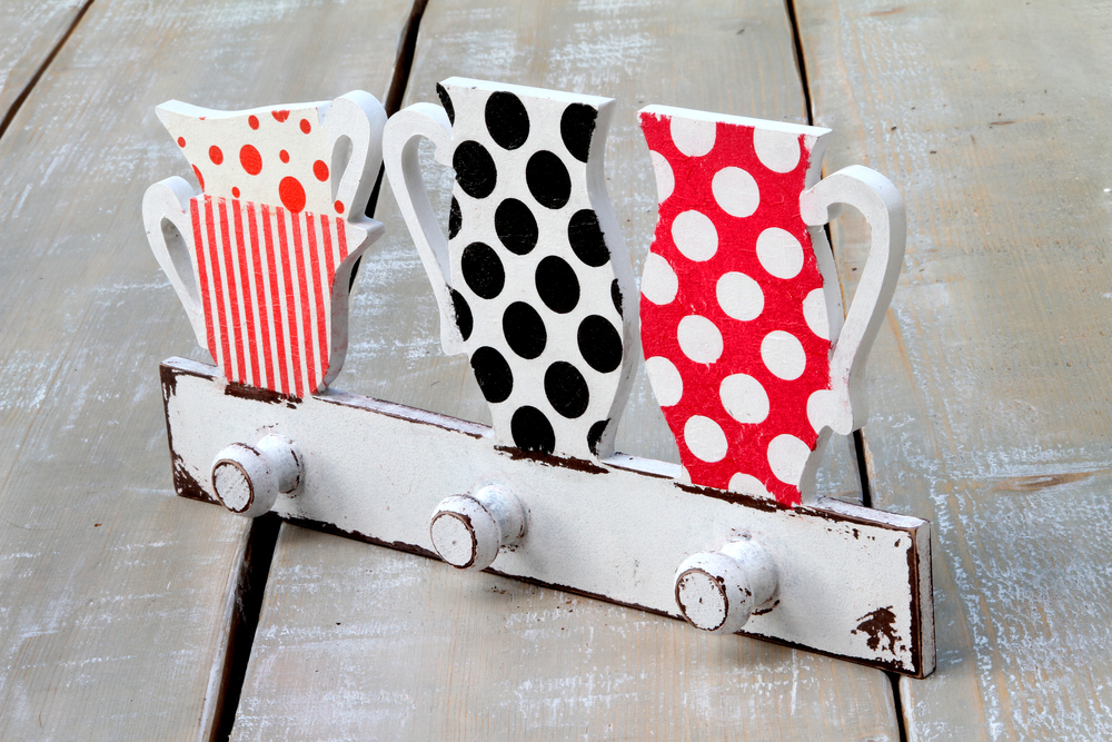 decorare-attaccapanni-parete-decoupage-2.jpg
