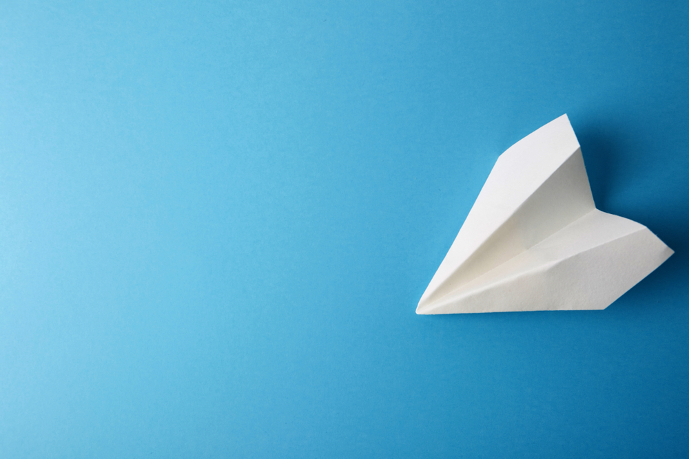 Come fare un aeroplano di carta perfetto: la spiegazione passo passo