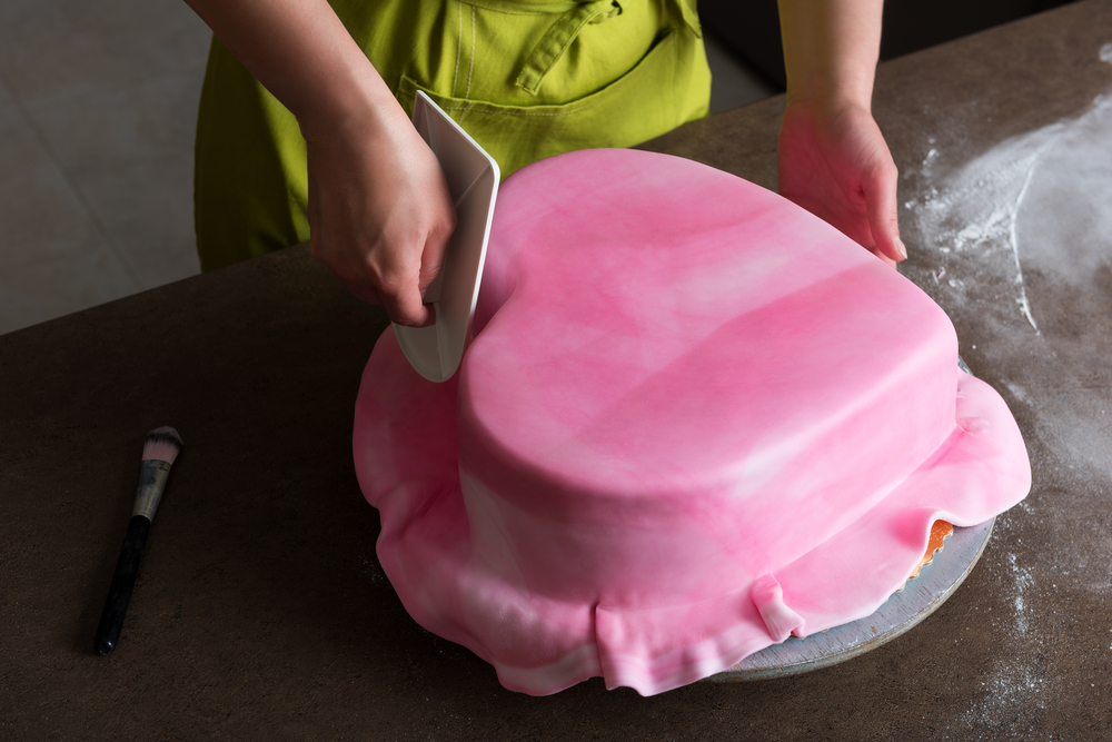 come-rivestire-torta-cuore-pasta-zucchero-5.jpg