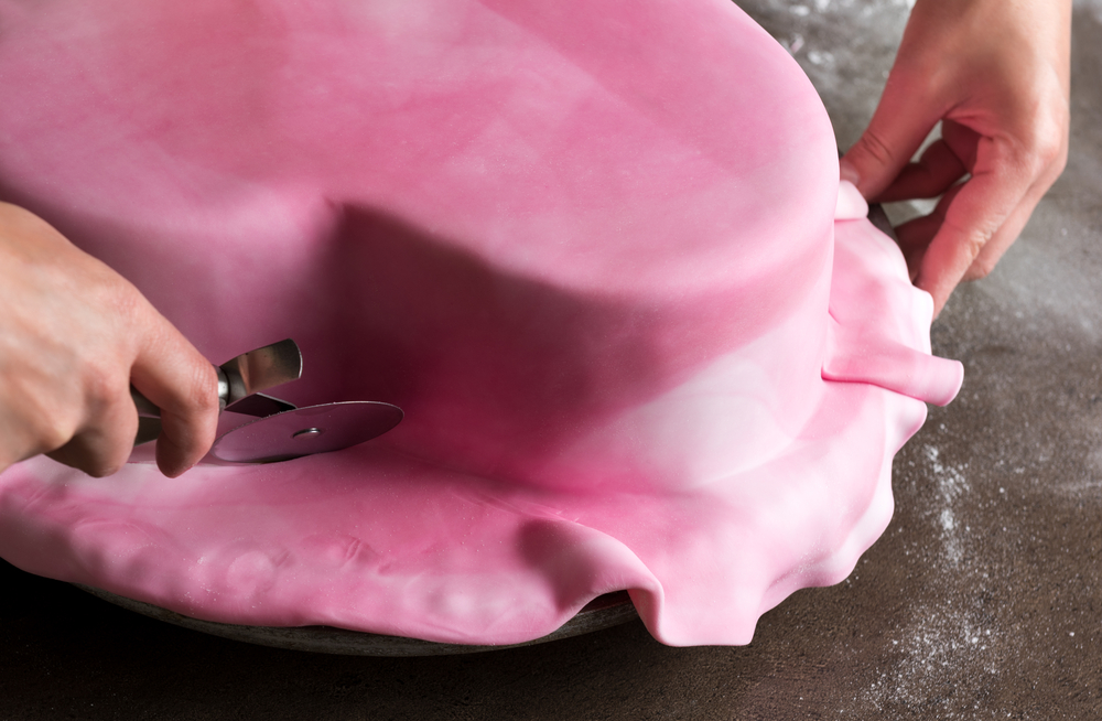 come-rivestire-torta-cuore-pasta-zucchero-6.jpg