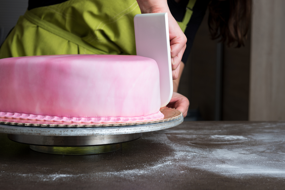 come-rivestire-torta-cuore-pasta-zucchero-7.jpg