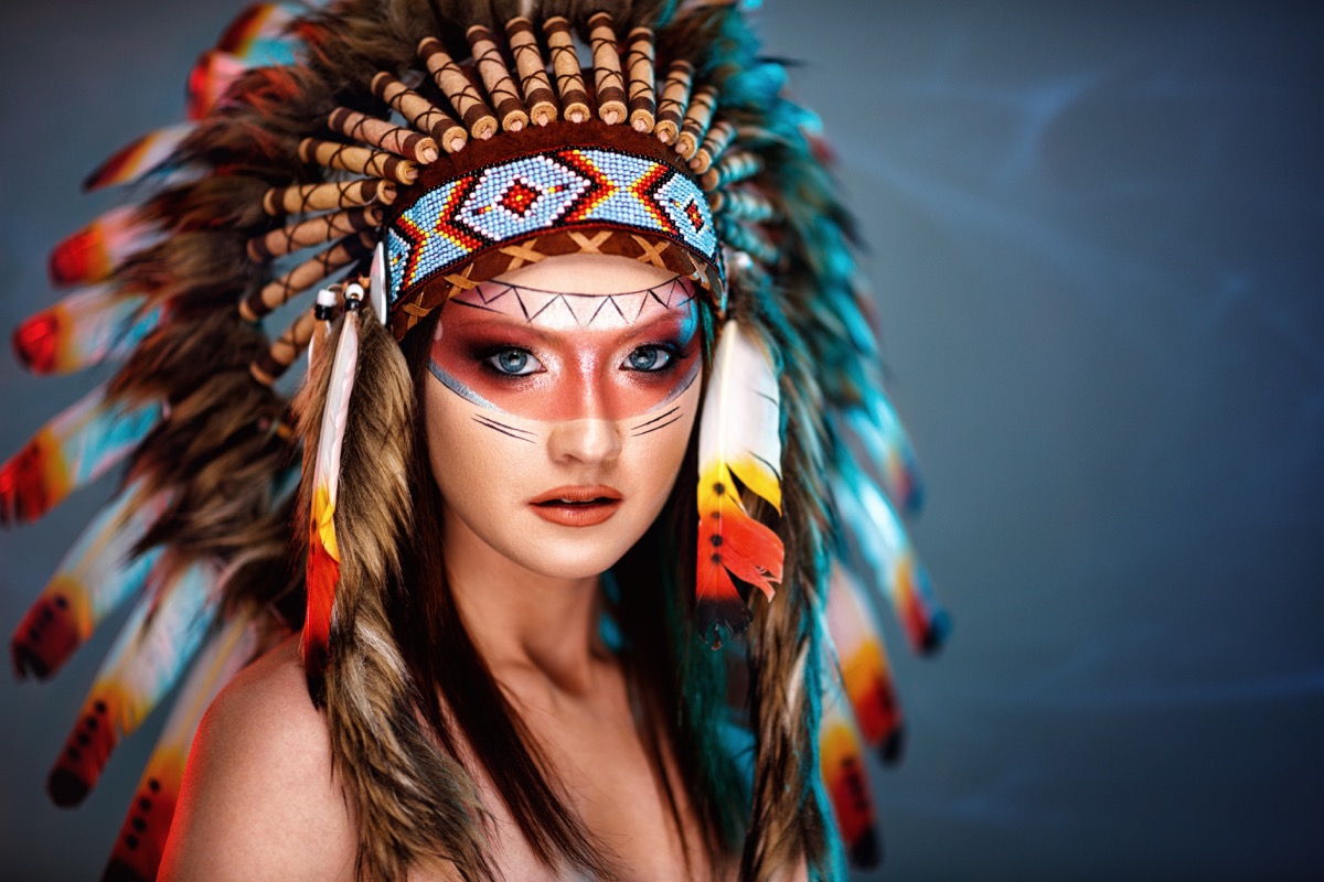 Make-up di Carnevale: il trucco da indiana per bambina e donna