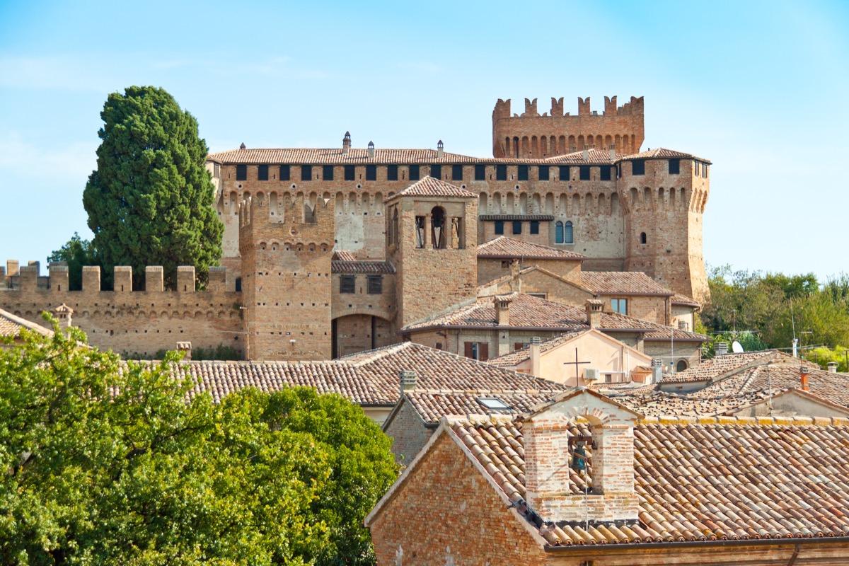 Viaggi-san-valentino-citta-italia-gradara.jpg