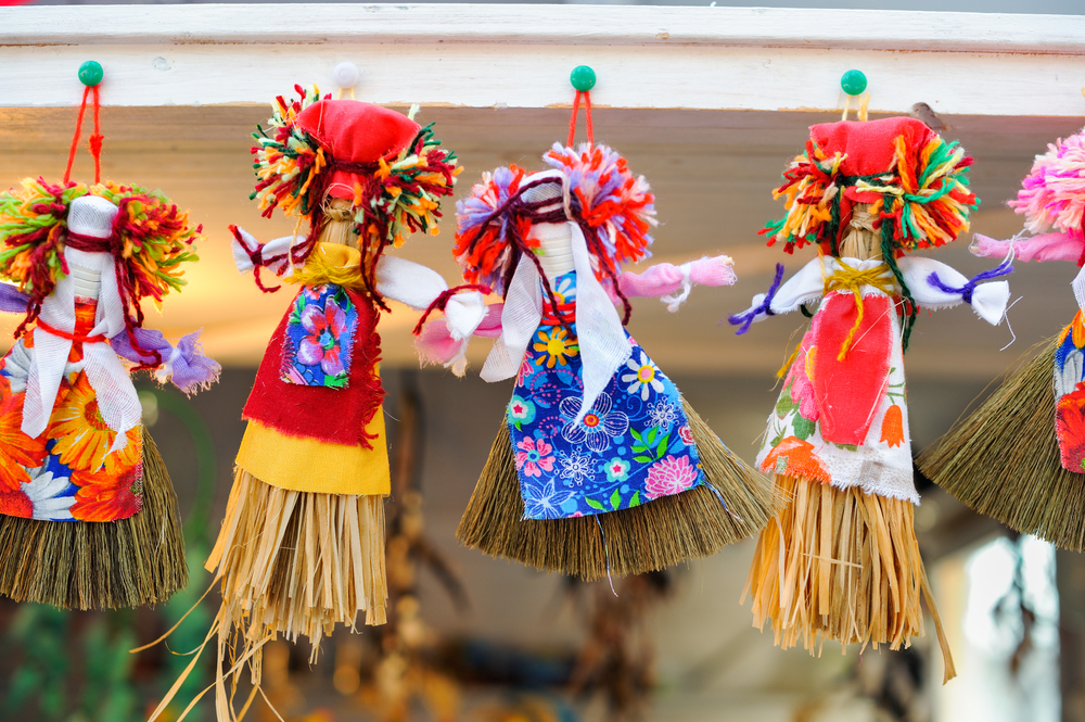 Addobbi di Carnevale per finestre: 5 lavoretti da appendere