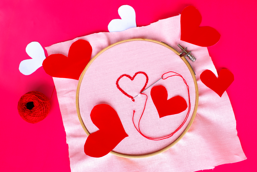 Schemi a punto catenella a tema amore: 7 disegni gratis