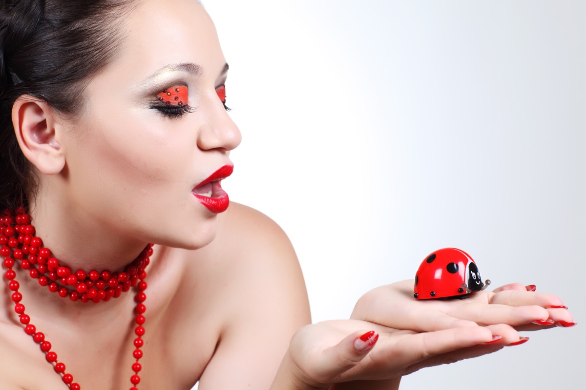 Come realizzare un trucco di Carnevale da coccinella